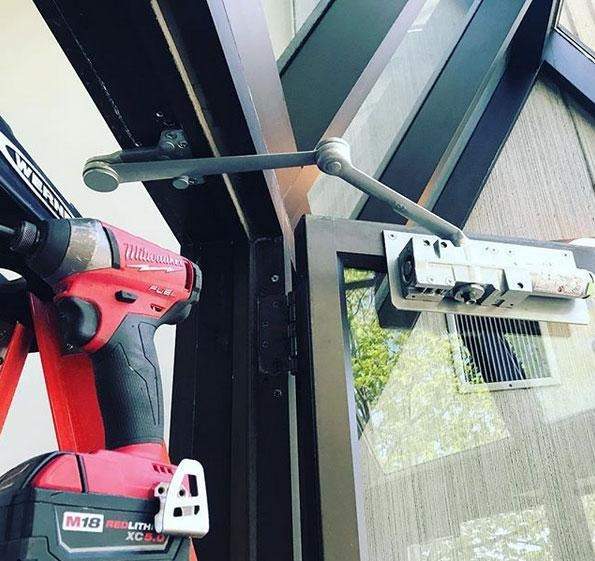Door in reparation Markham
